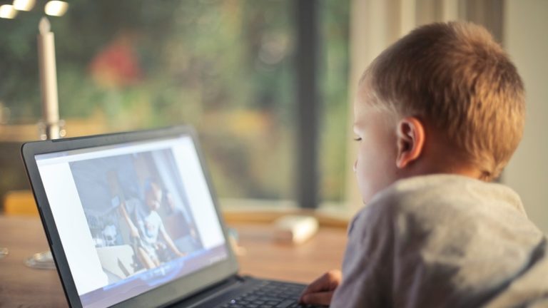 Darmowy webinar „Dziecko w Internecie – szczególny użytkownik”