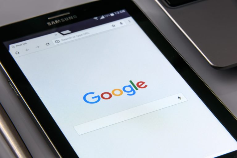 Jak wstawić na stronę WWW wyszukiwarkę Google lub DuckDuckGo?
